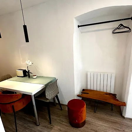 Beefree Cozy Mini Loft35 I Free Parking I Bus Stop Apartment *
