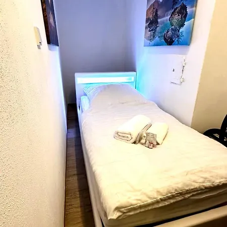 Beefree Cozy Mini Loft35 I Free Parking I Bus Stop Apartment *